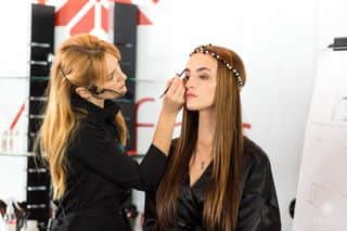 Уроки успешного визажа от Elan