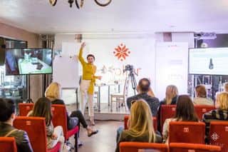 Практичные доклады от SNB и Yuliya Stadnik Nail Academy